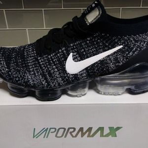 ✨Brand New✨**Nike Air VaporMax Flyknit 3 (OREO)Tri